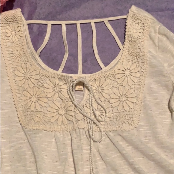 Small E and M Blouse - Picture 4 of 5